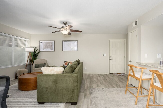 Building Photo - 4850 E Desert Cove Ave