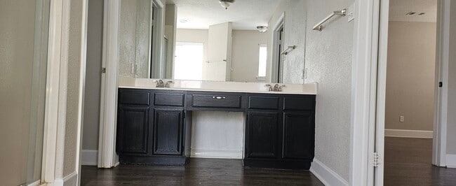 Foto del edificio - 2515 Eastwood Ln