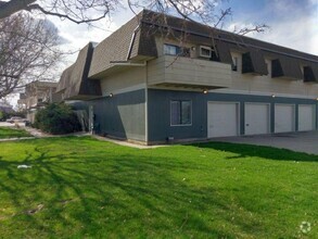 Building Photo - 910 10th St W