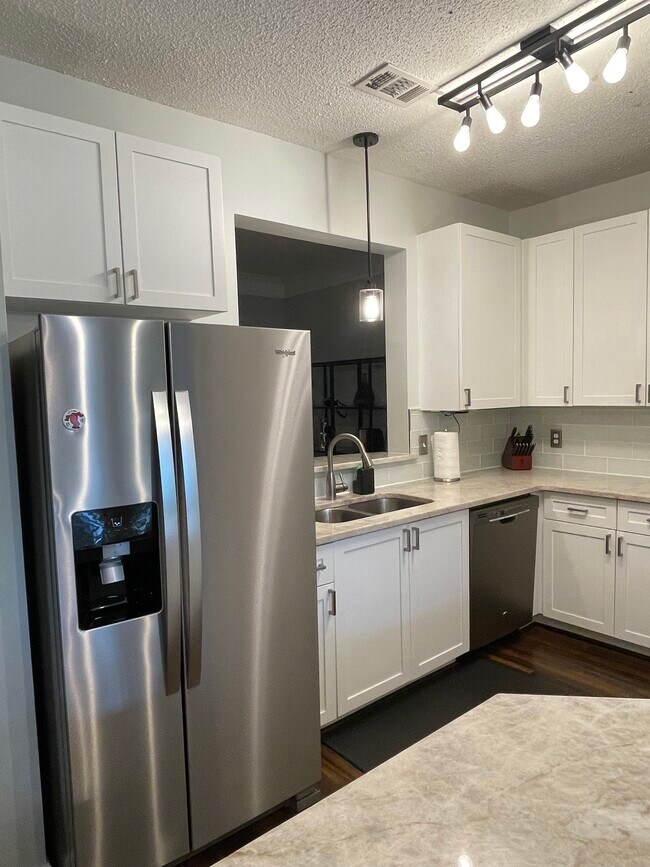 Kitchen - 401 16th St NW