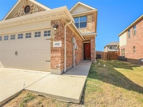 Building Photo - 4918 Villas Dr