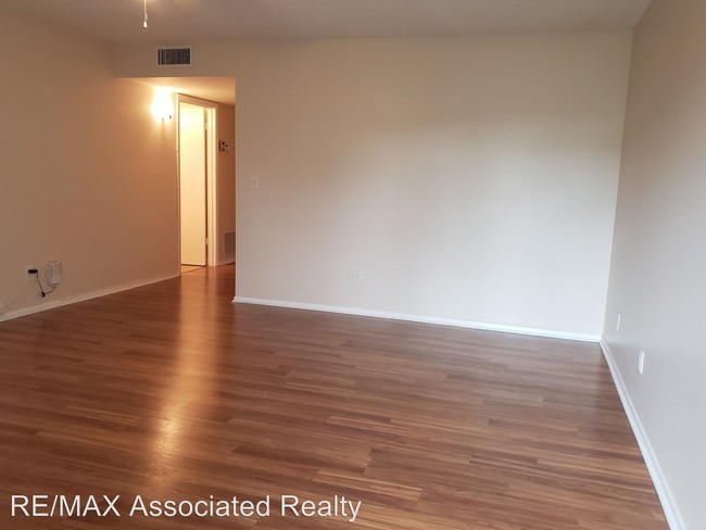 Foto del edificio - 110 Spring Lake Ct