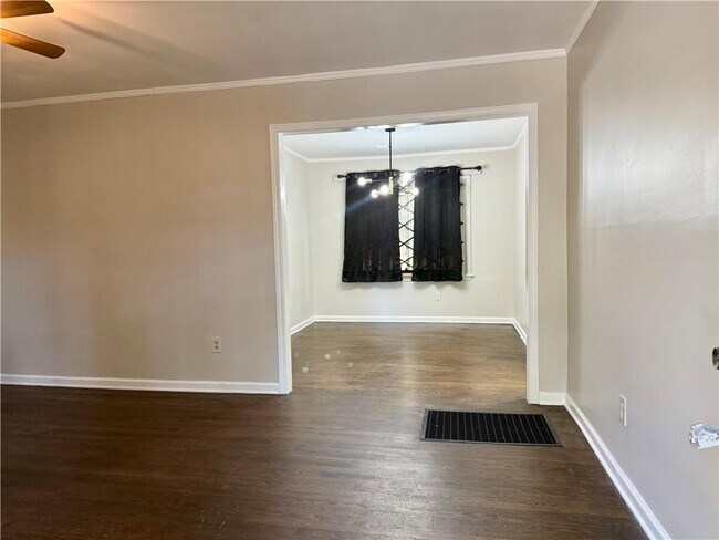 Building Photo - 1910 Wildwood Dr