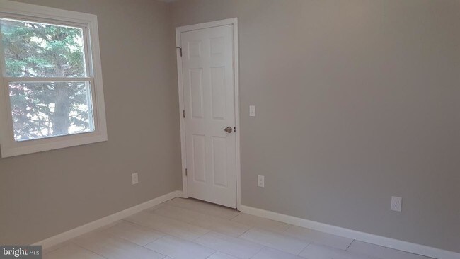 Building Photo - 7646 Beach Dr
