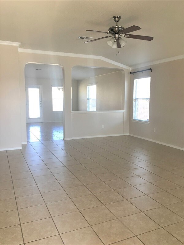 Building Photo - 5709 Mosaic Trl- 4BD, 2BA, 2GA!