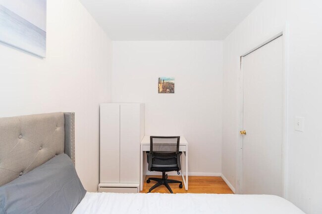 Building Photo - 1805 1st Ave