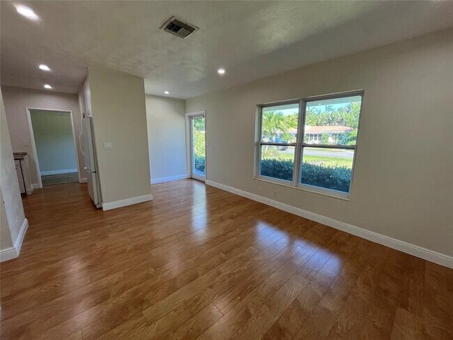 Foto del edificio - 1636 NE 18th St