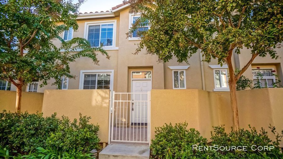Foto principal - 25755 Perlman Pl