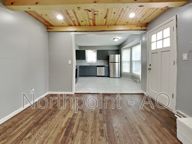 Foto del edificio - 103 Hillcrest Rd