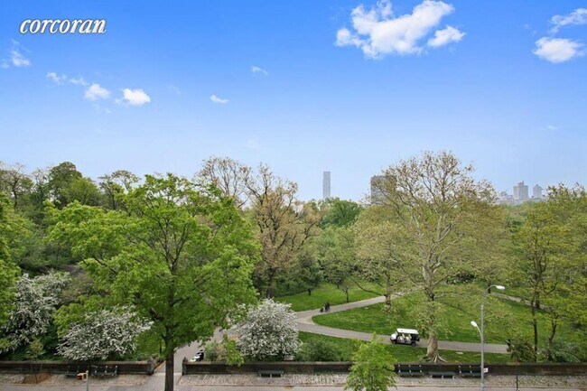 Building Photo - 425 Central Park West