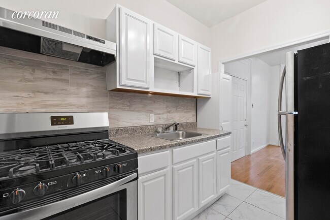 Foto del edificio - 643A Greene Ave