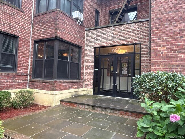 Foto del edificio - 160 S Middle Neck Rd