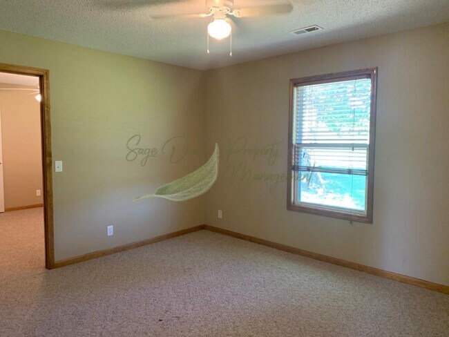 Building Photo - 1603 Rosalea St, Unit B, Excelsior Springs...