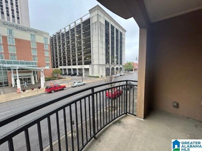 Building Photo - 401 20th St S