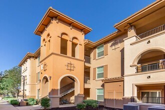 Building Photo - Villas at North Village