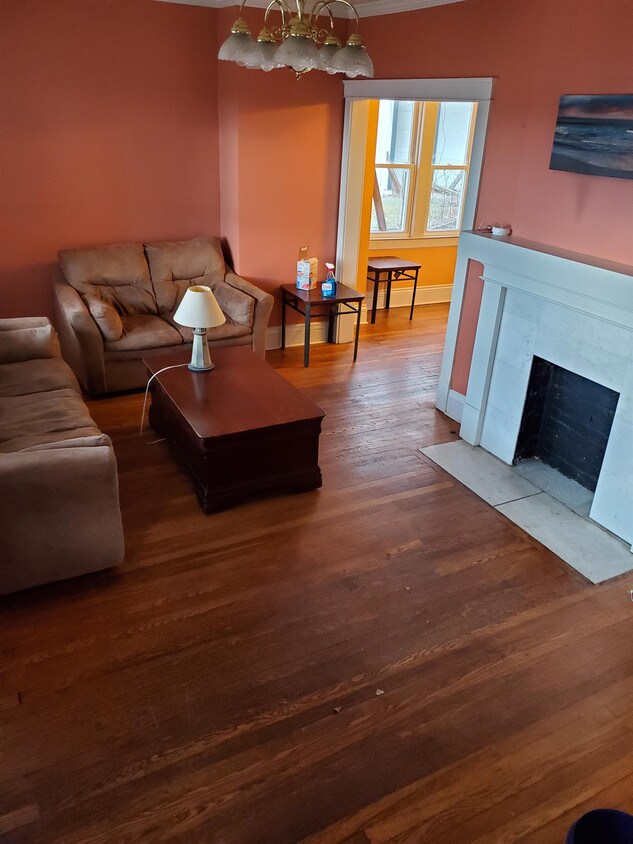 Primary Photo - 204 Sunset Dr