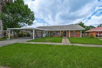 Building Photo - 2307 E Martha Ln