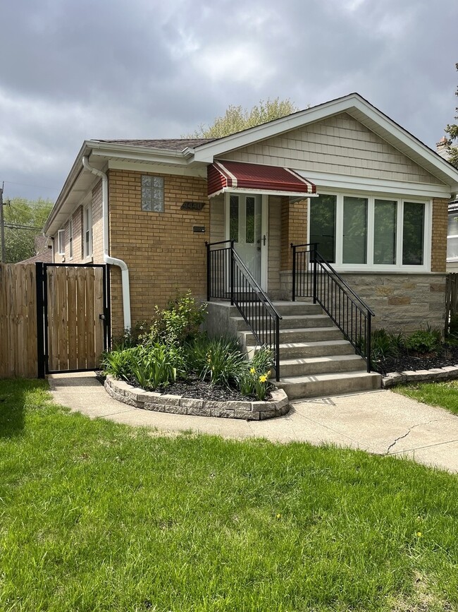 Building Photo - 4440 N Mobile Ave