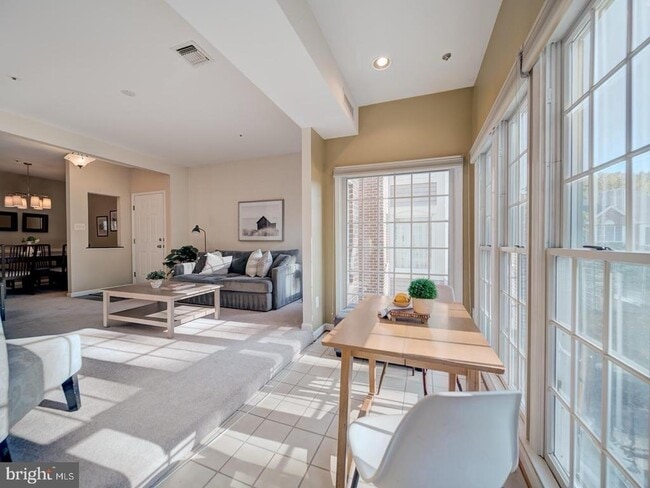 Foto del edificio - 2708 Summerview Way