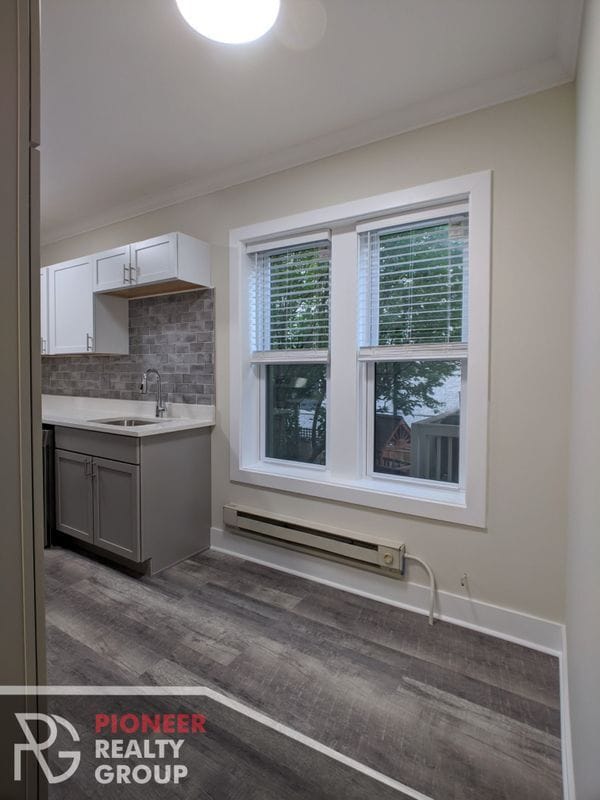Building Photo - 3821 N Greenview Ave