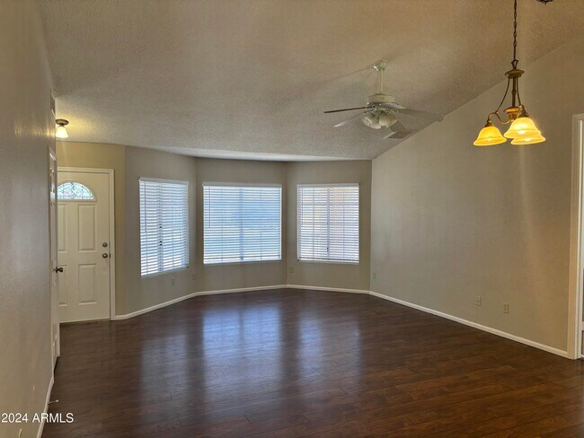 Foto del edificio - 15243 N 61st Dr