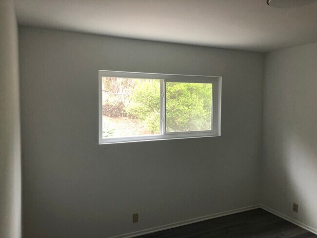 bedroom 1 - 2206 Echo Park Ave