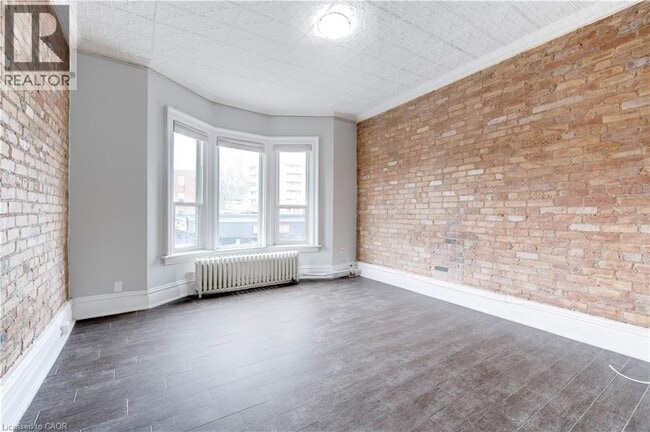 Building Photo - 477 King St E