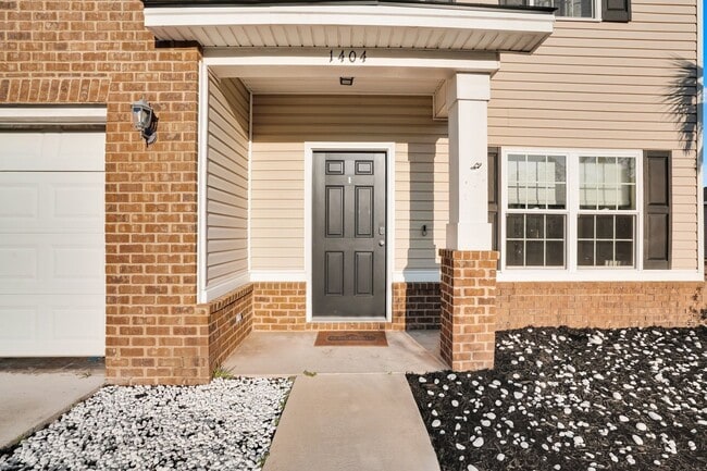 Building Photo - Like New Home for Rent in Hinesville!