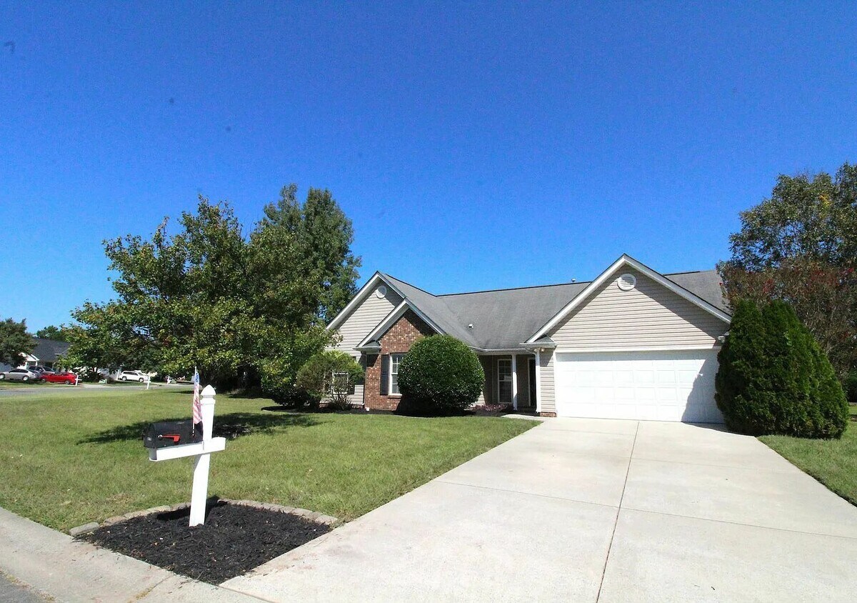 Primary Photo - 1020 Cranston Crossing Pl