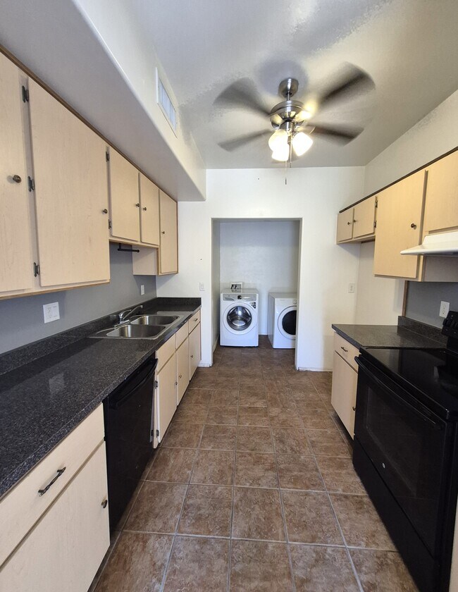 Building Photo - 18841 S Brentford Dr