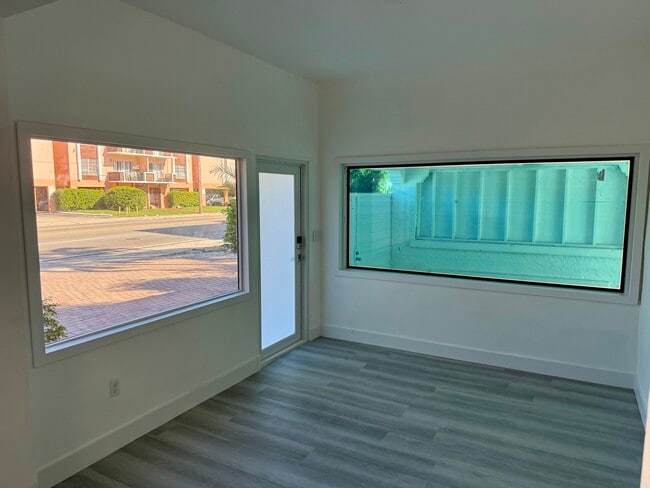 Entrance - 340 NE 125th St