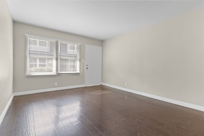 Interior Photo - 201-209 E 12th Street