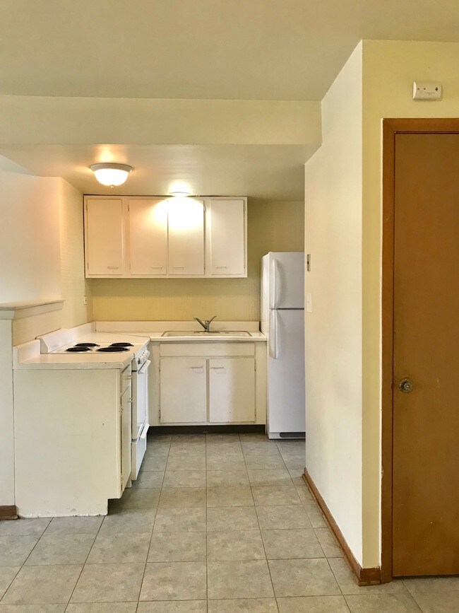 Building Photo - 1419 N 19th Ave