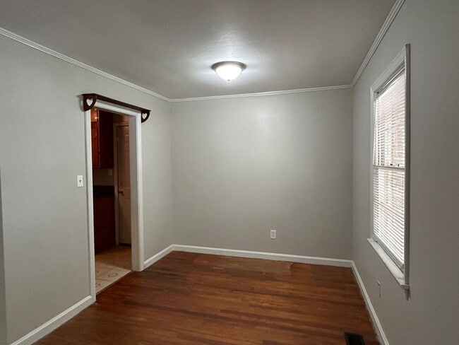 Building Photo - 14 Dogwood Avenue