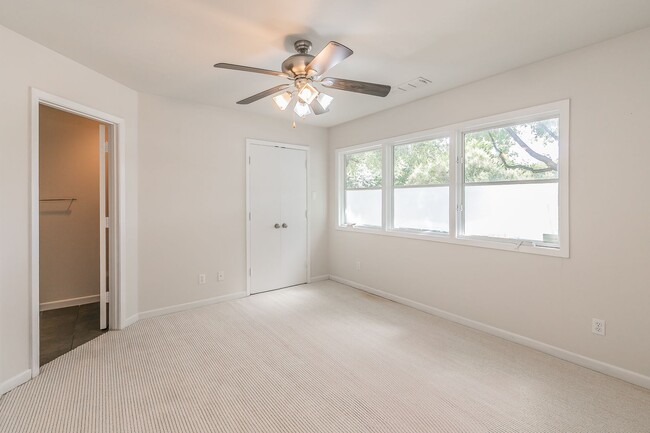 Foto del edificio - Luxury 3-Bed, 3.5-Bath, 3-Story Townhome with Rooftop Deck in Magnolia Green