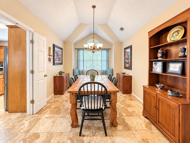 Foto del edificio - 3705 Edgemont Dr