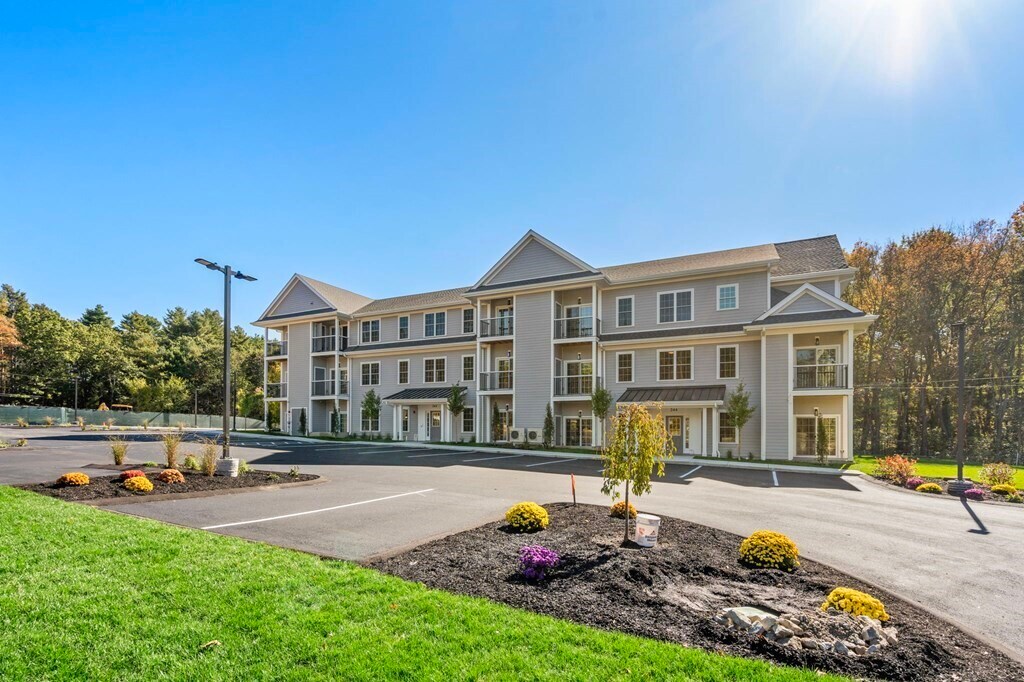 244 Main St Unit 102, Millis, MA 02054 Room for Rent in Millis, MA