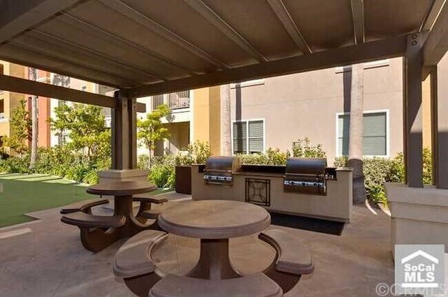 Foto del edificio - 2403 Scholarship