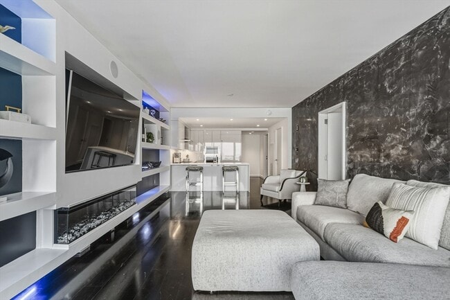 Building Photo - 150 Seaport Blvd