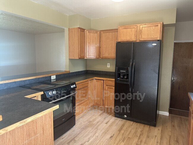 Foto del edificio - 301 Olive Ln