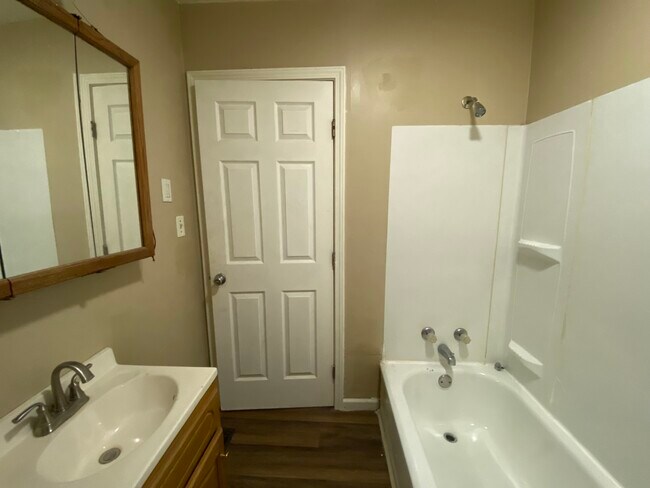 Building Photo - 2620 Slevin St