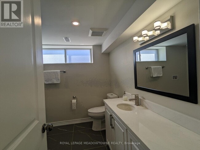 Building Photo - 240 Wellesworth Dr