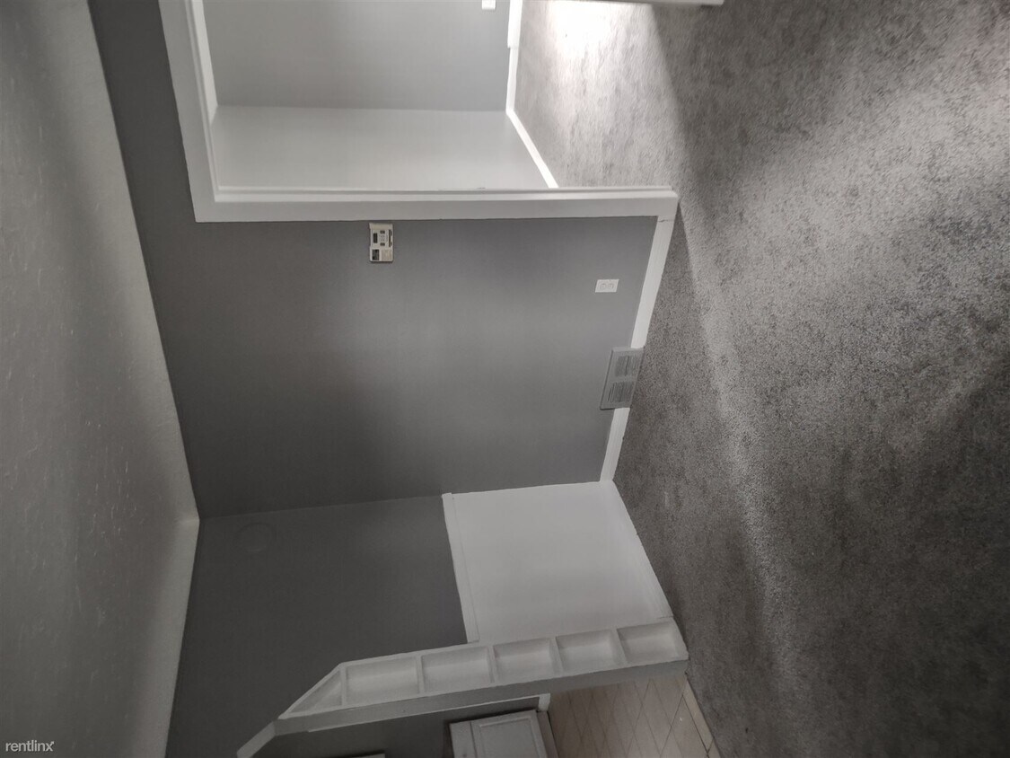 Foto del edificio - 2 br, 1 bath House - 8067 Studebaker Ave