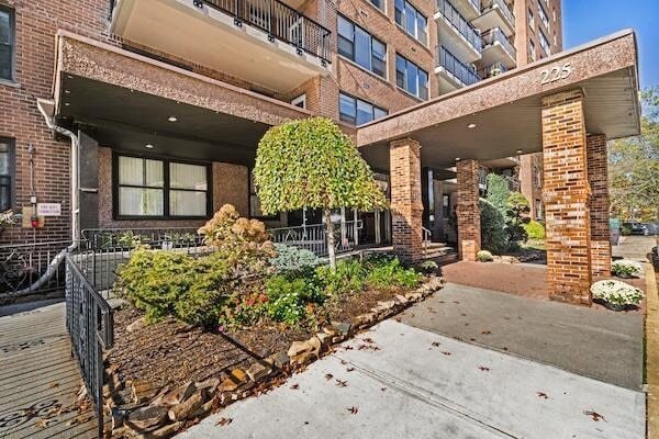 Photo - 225 St Pauls Ave Apartment