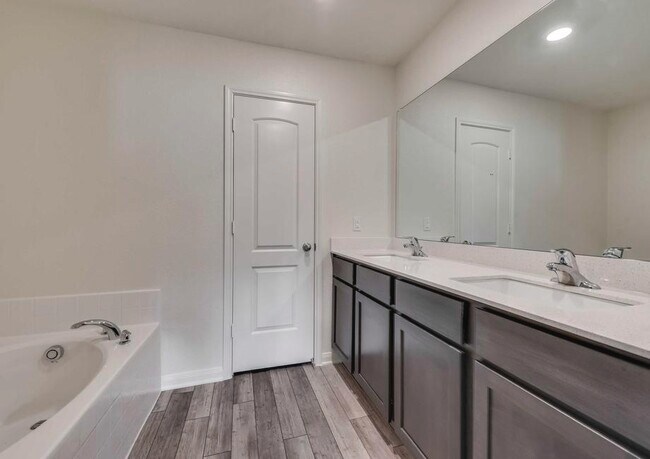 Building Photo - 1903 Dahlia Way