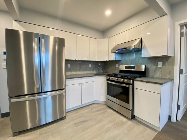 Foto del edificio - 3417 103rd St