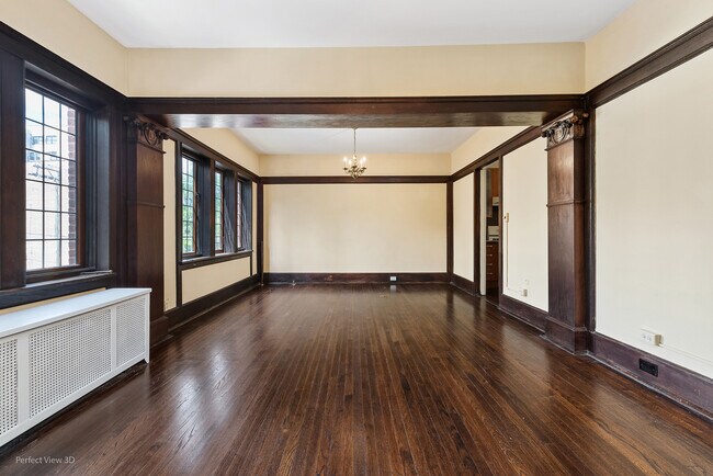 Building Photo - 1372 E 57th St