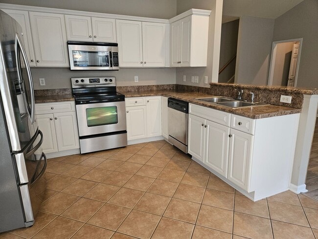 Building Photo - 350 Hanna Dr