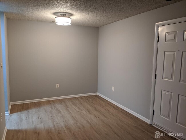 Foto del edificio - 4805 Ravens Crest Dr