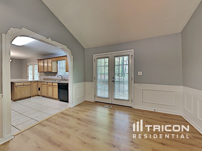 Building Photo - 1411 Wildwood Dr